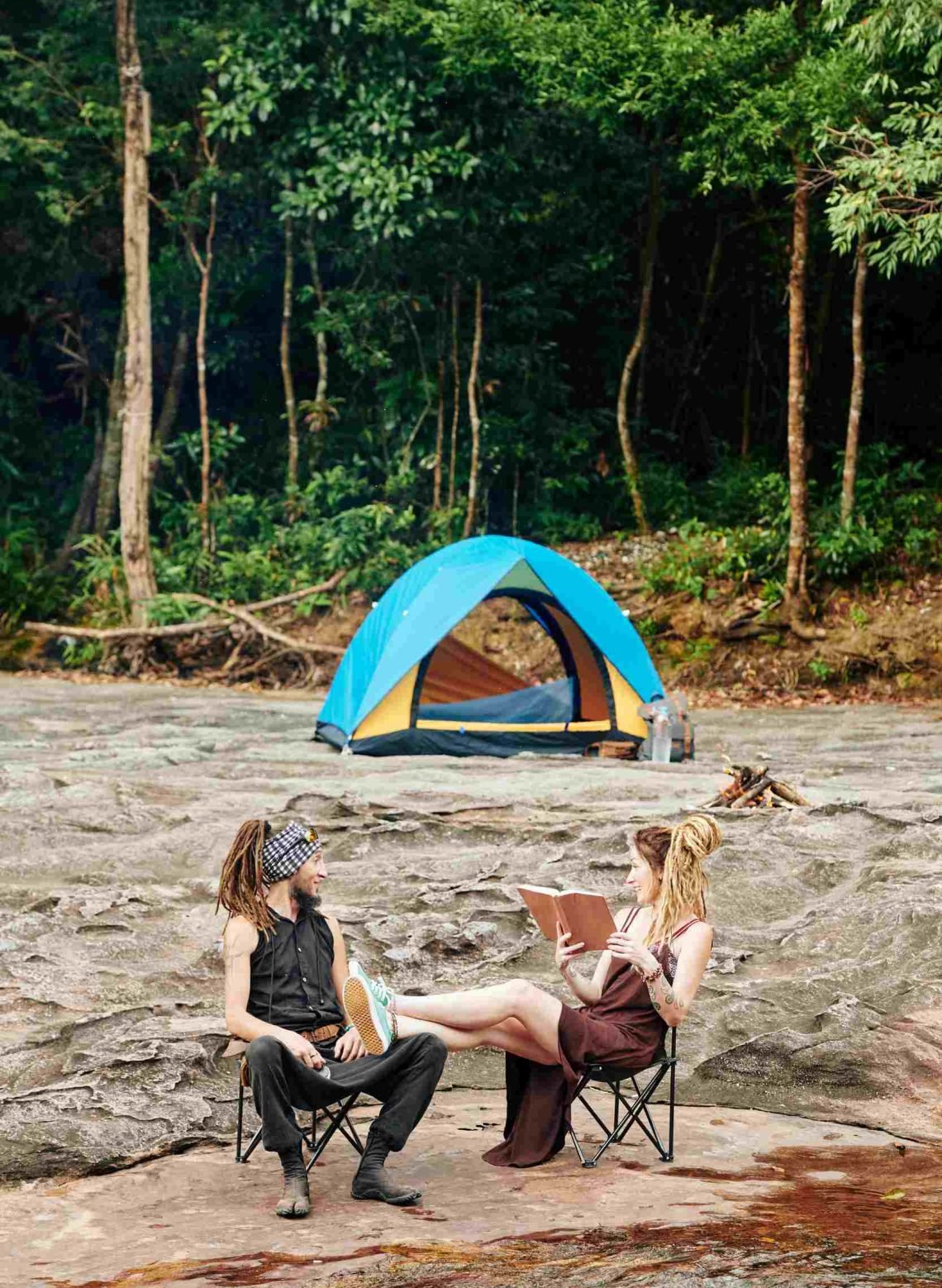 couple-camping-in-forest-B4LBWVJ.jpg